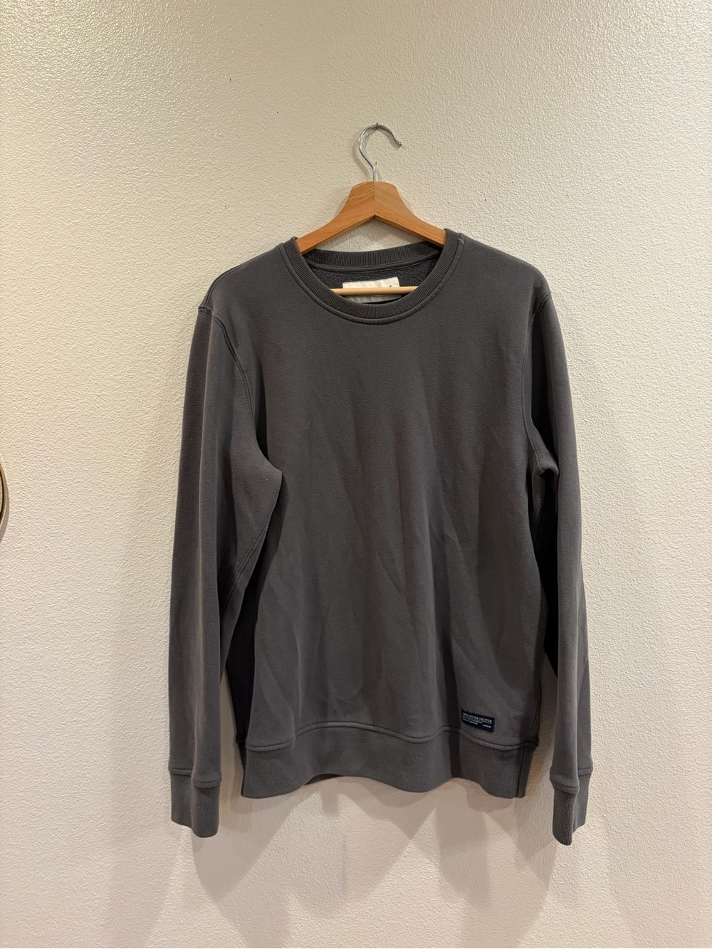 5/$20 Abercrombie & Fitch Charcoal Gray Crewneck Sweatshirt